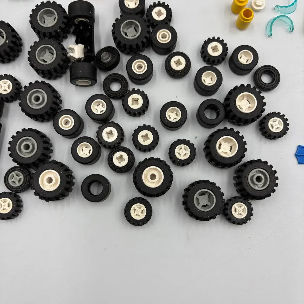 Lot 20 Lego Town Racing Minifigures Minifigs Town Space Tina Tires Tools Hats
